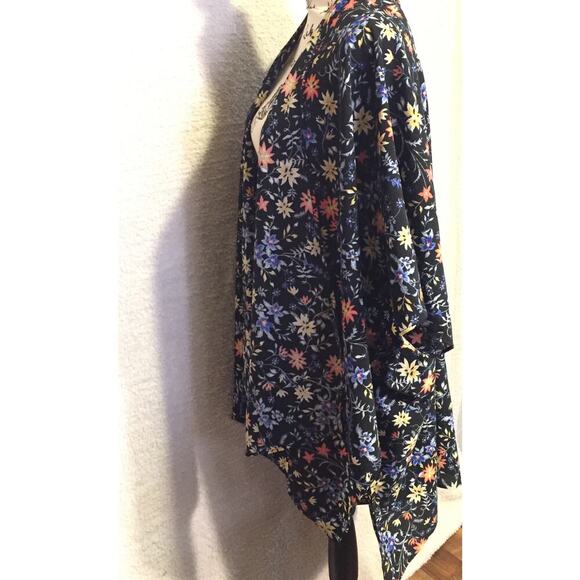 Time and Tru one size Black Floral printed layering piece NWT - Picture 3 of 6